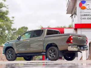 Toyota Hilux 2022 Green
