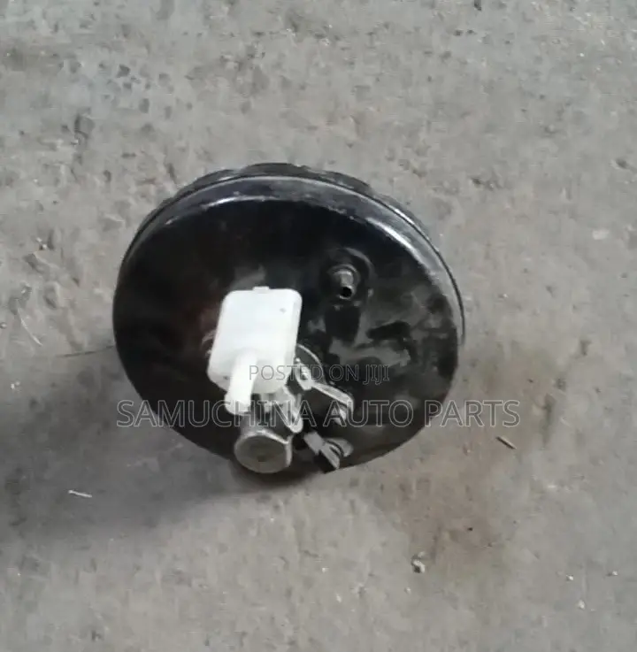 Brake Booster Nissan Serena C26