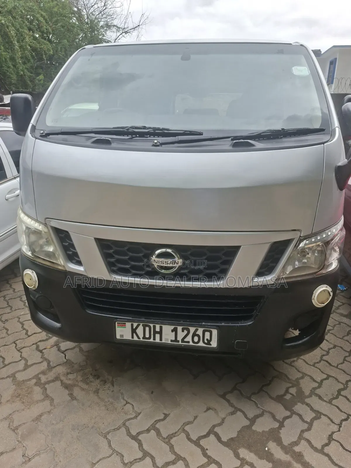 Nissan Caravan (Urvan) 2015 Silver