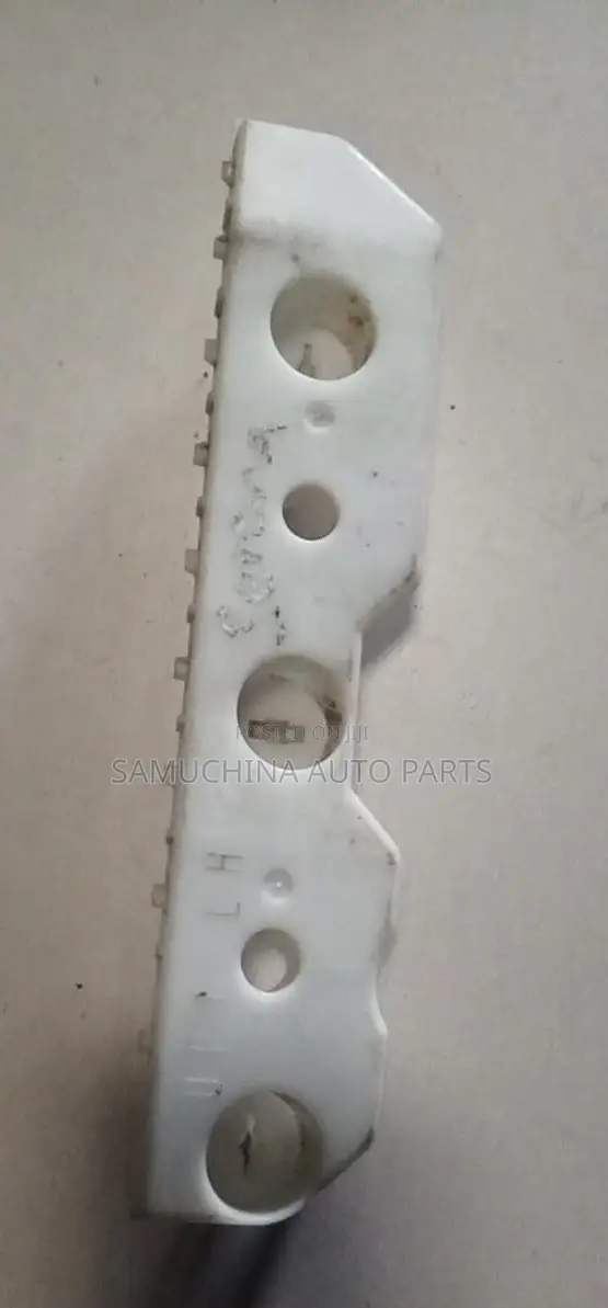 Front Bumper Slide Nissan Serena C26 {Rhs}