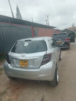Toyota Vitz 2015 Silver