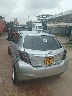 Toyota Vitz 2015 Silver