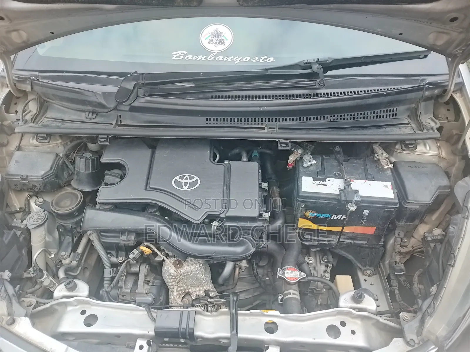 Toyota Vitz 2015 Silver