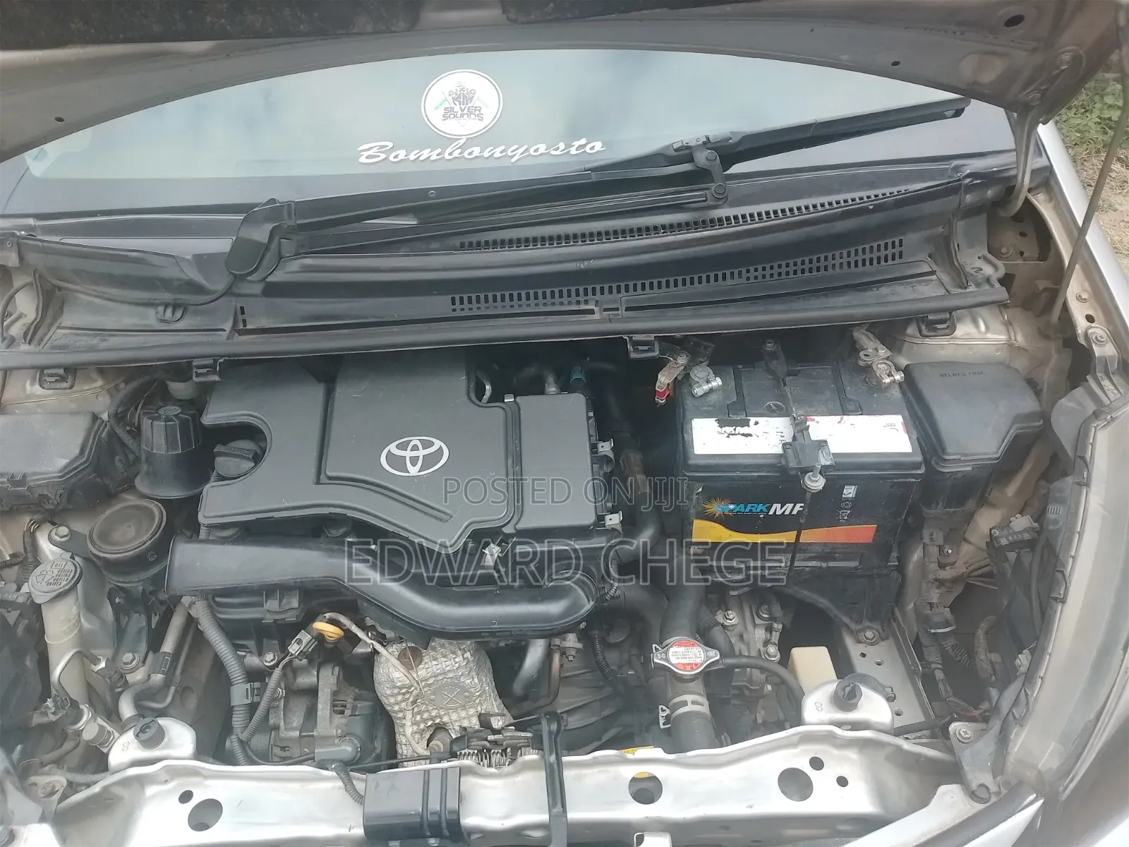 Toyota Vitz 2015 Silver