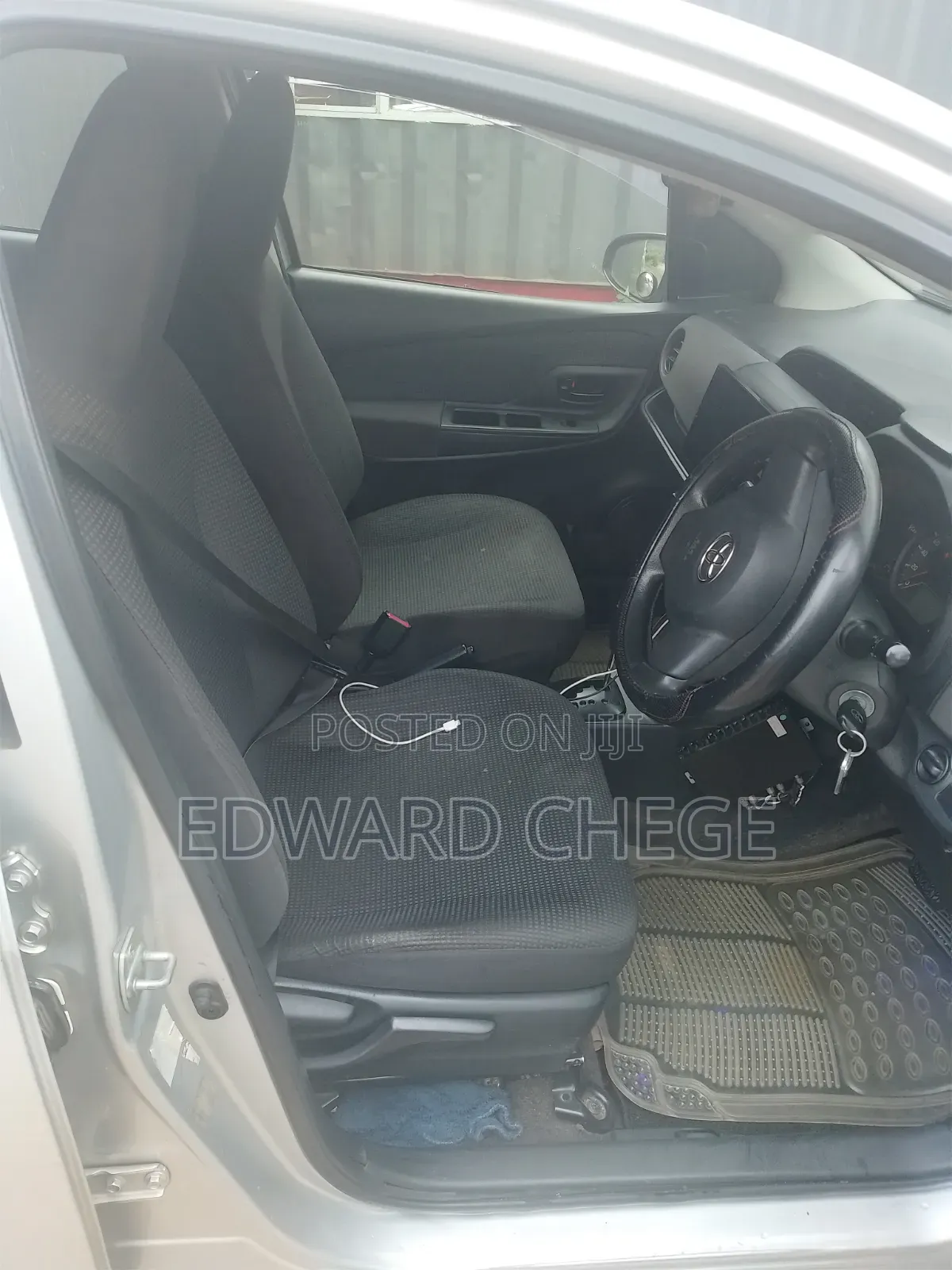 Toyota Vitz 2015 Silver