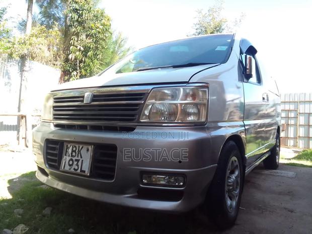 Nissan Serena 2002 White - thumbnail 2