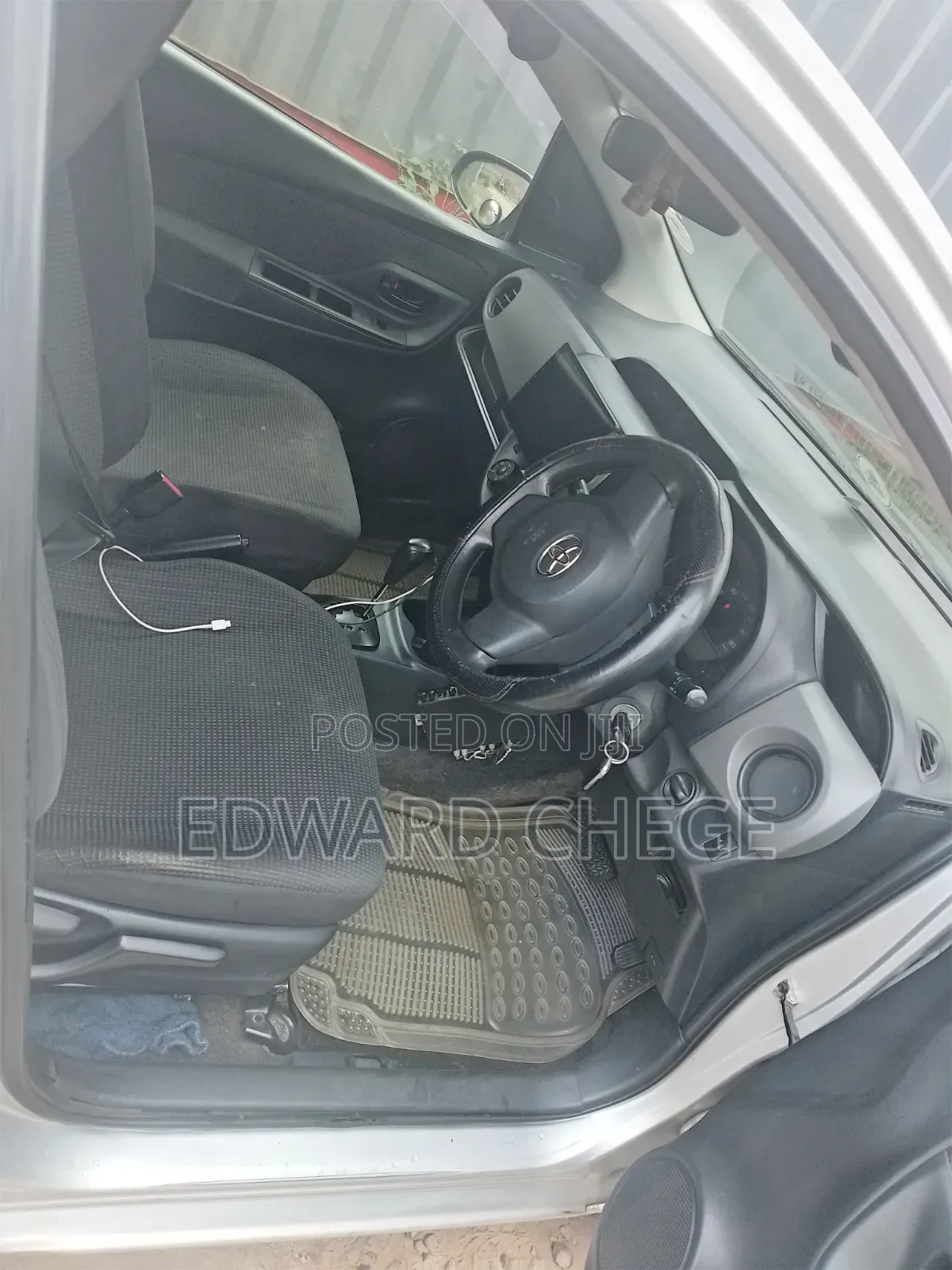 Toyota Vitz 2015 Silver