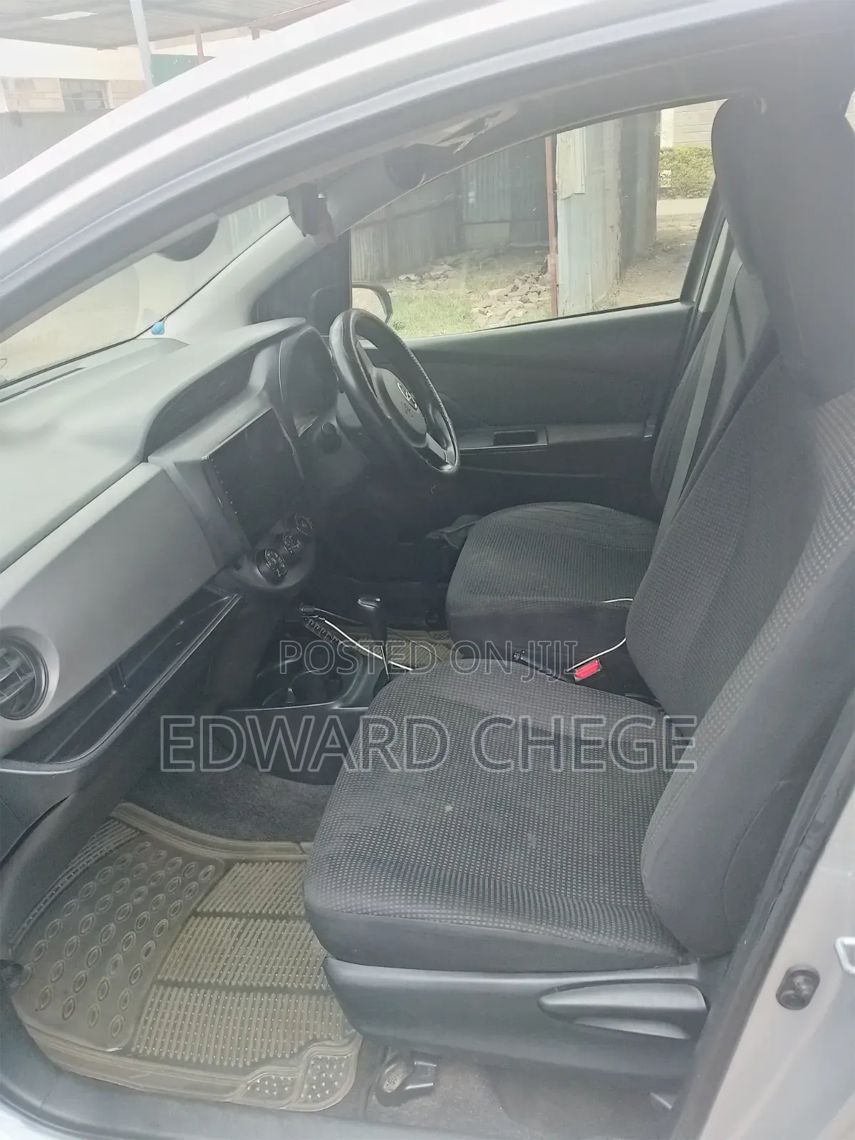 Toyota Vitz 2015 Silver