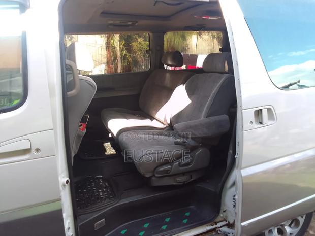 Nissan Serena 2002 White - thumbnail 7