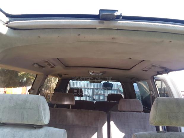 Nissan Serena 2002 White - thumbnail 8