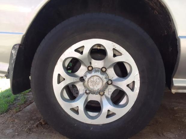 Nissan Serena 2002 White - thumbnail 11