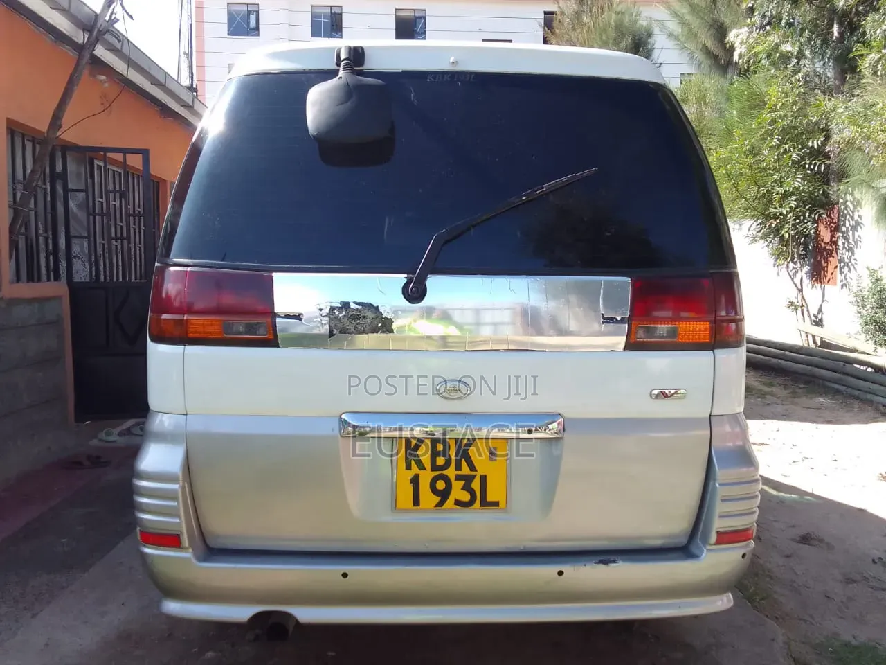 Nissan Serena 2002 White