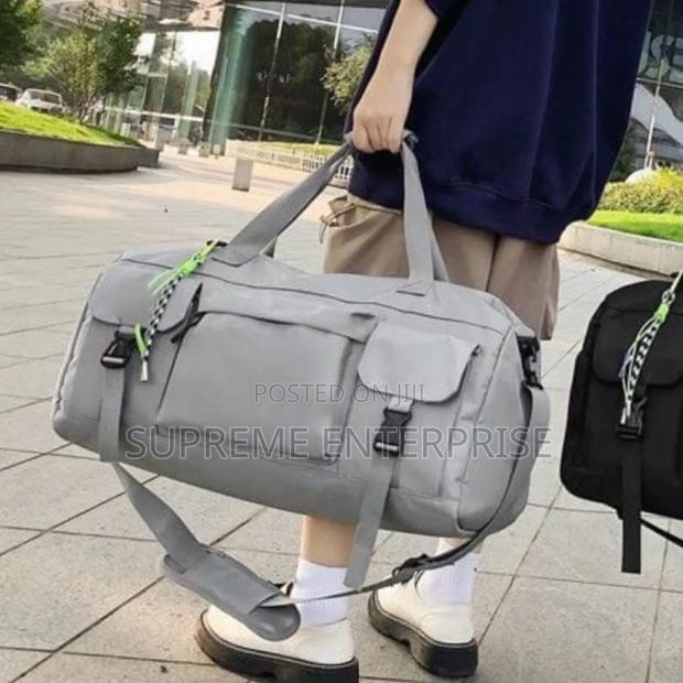 Travel Bag/ Gym Fitness Shoulder Bag .