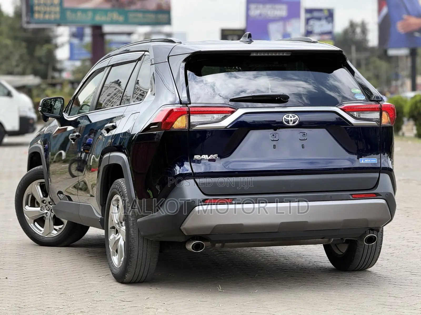 Toyota RAV4 LE AWD 2019 Blue