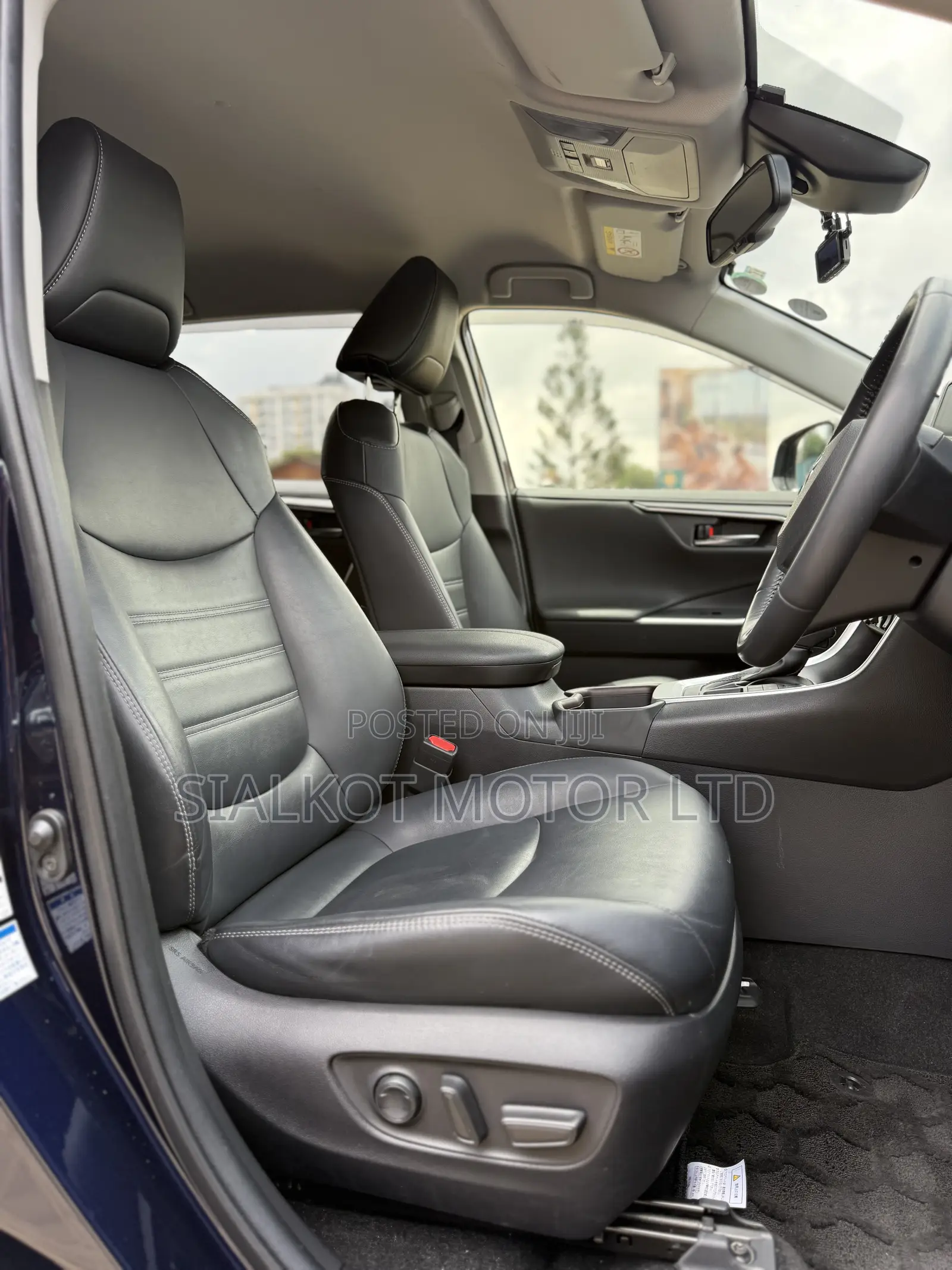 Toyota RAV4 LE AWD 2019 Blue