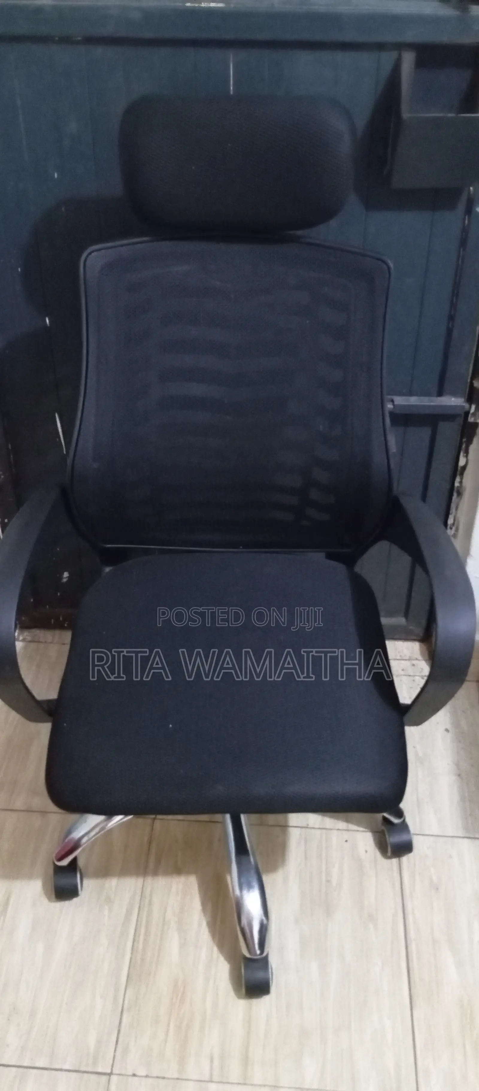 2 Office Chairs for Sale –