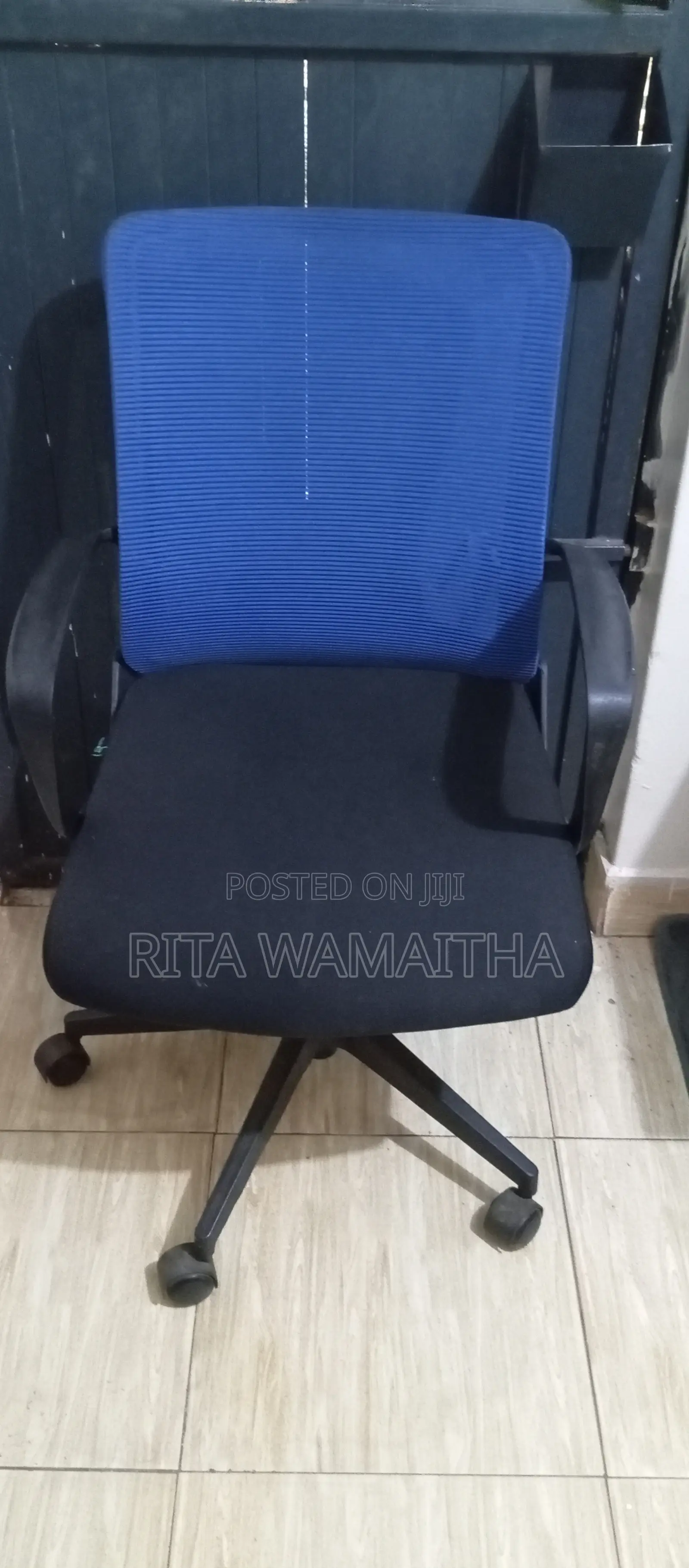 2 Office Chairs for Sale –