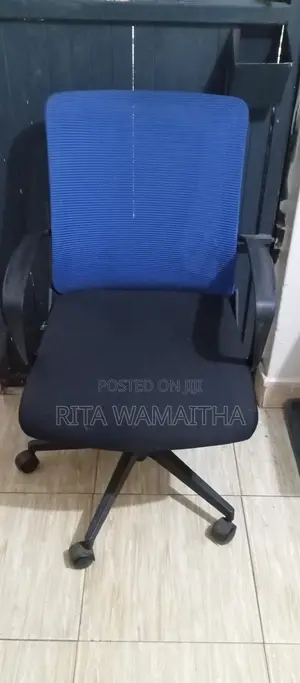2 Office Chairs for Sale –