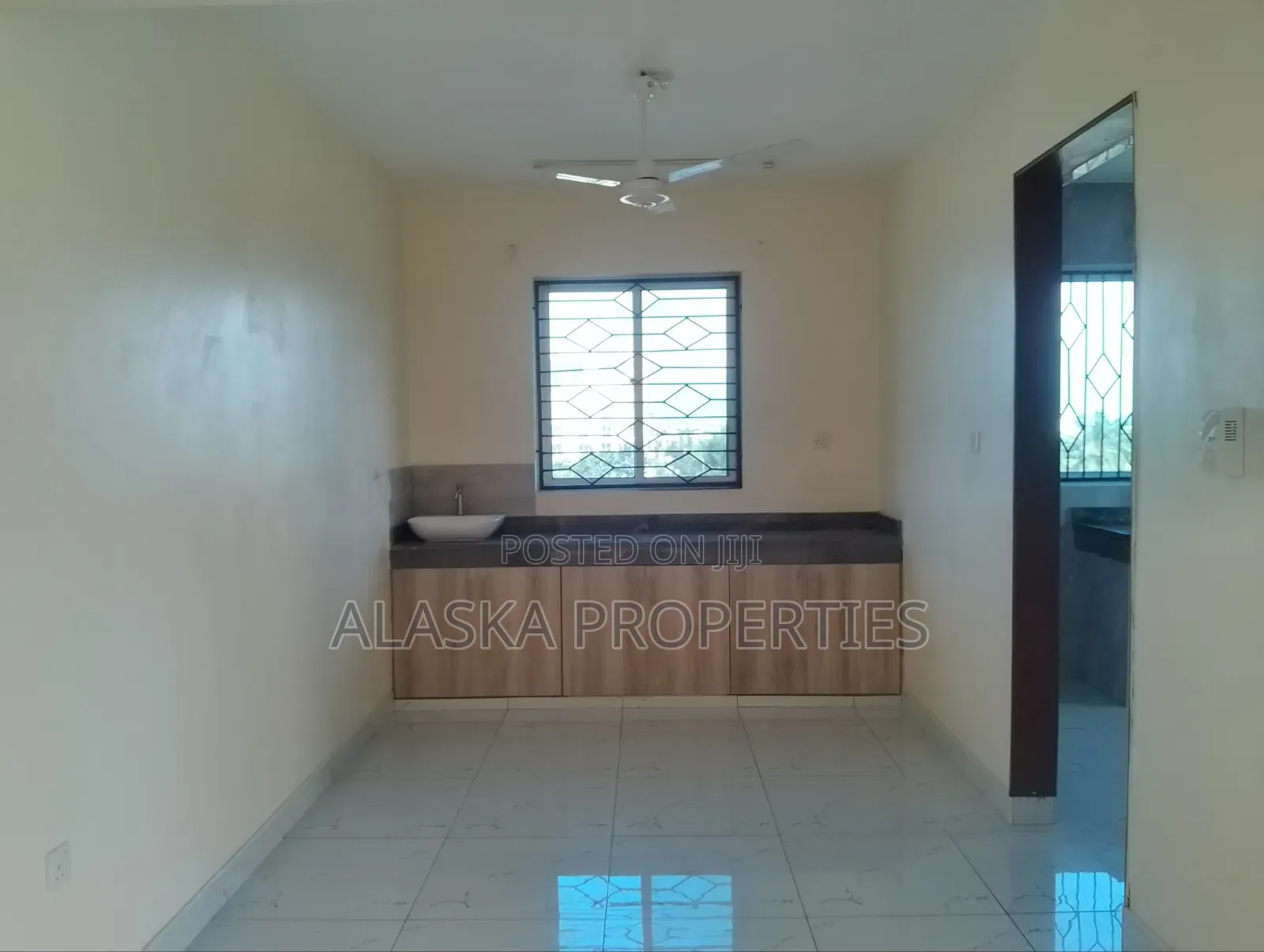 3bdrm Penthouse in Nyali Estate for rent