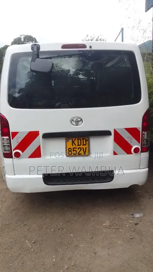Toyota HiAce 2014 White