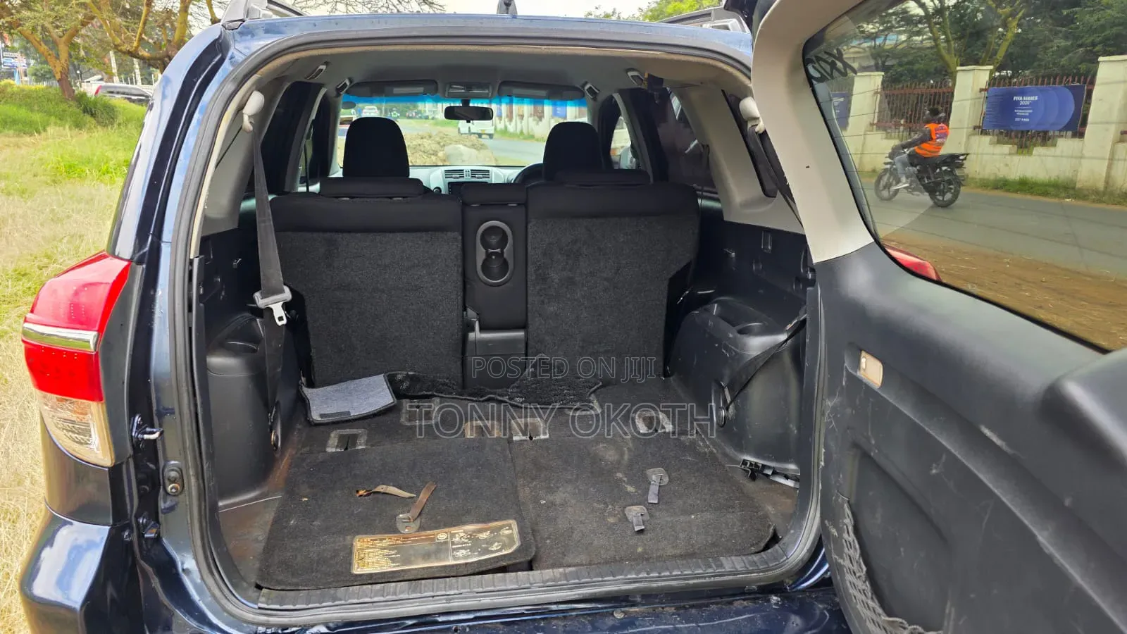 Toyota Vanguard 2011 Blue