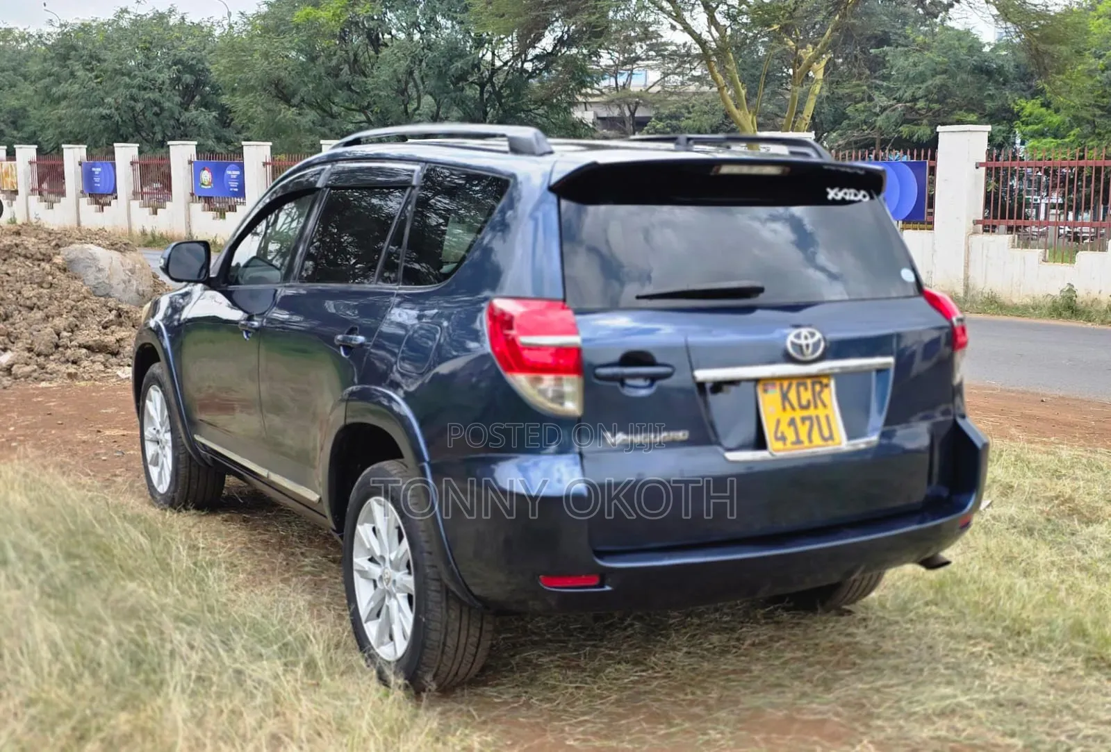 Toyota Vanguard 2011 Blue