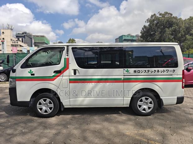 Toyota HiAce 2019 White