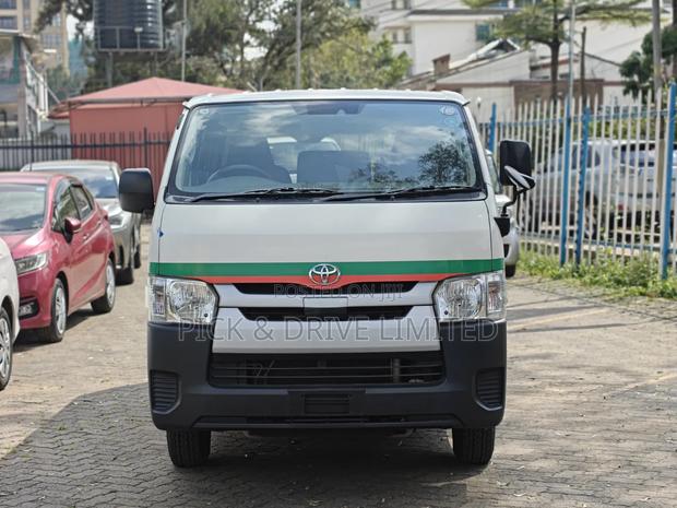Toyota HiAce 2019 White - thumbnail 2