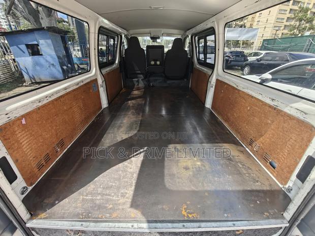 Toyota HiAce 2019 White - thumbnail 3