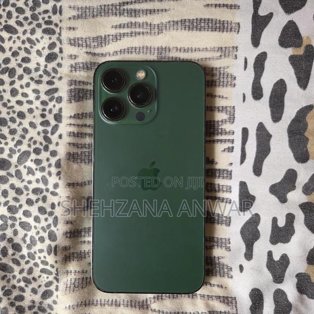 Apple iPhone 13 Pro 256 GB Green - main view