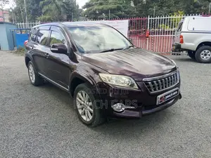 Toyota Vanguard 2013 Red