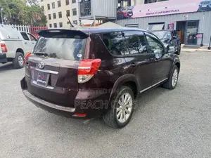 Toyota Vanguard 2013 Red