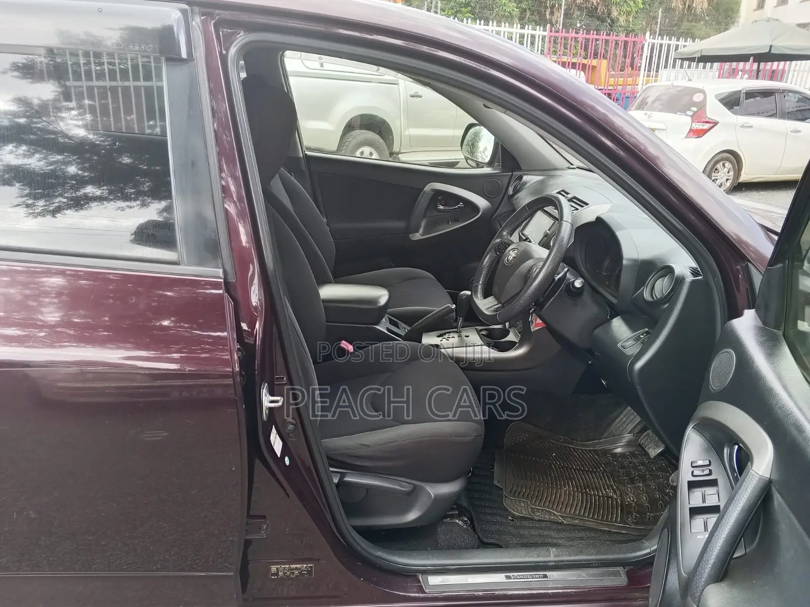 Toyota Vanguard 2013 Red