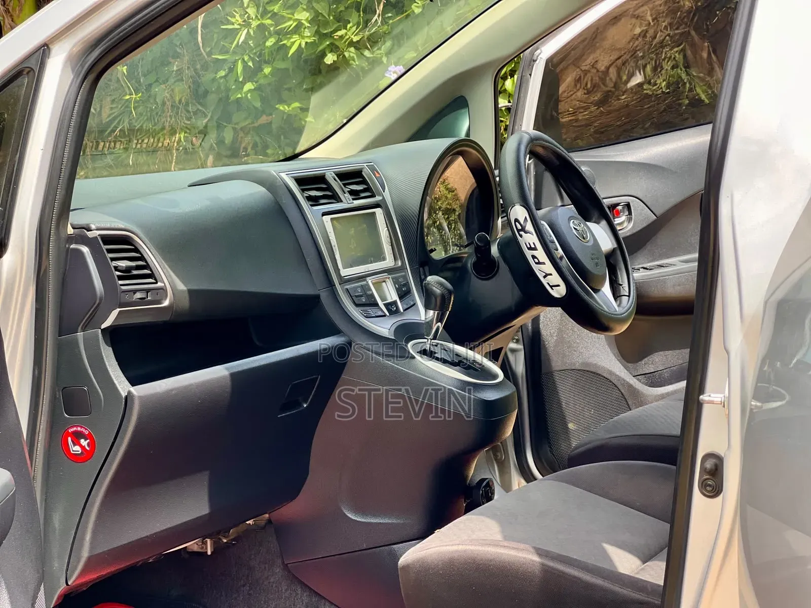 Toyota Ractis 2014 Silver