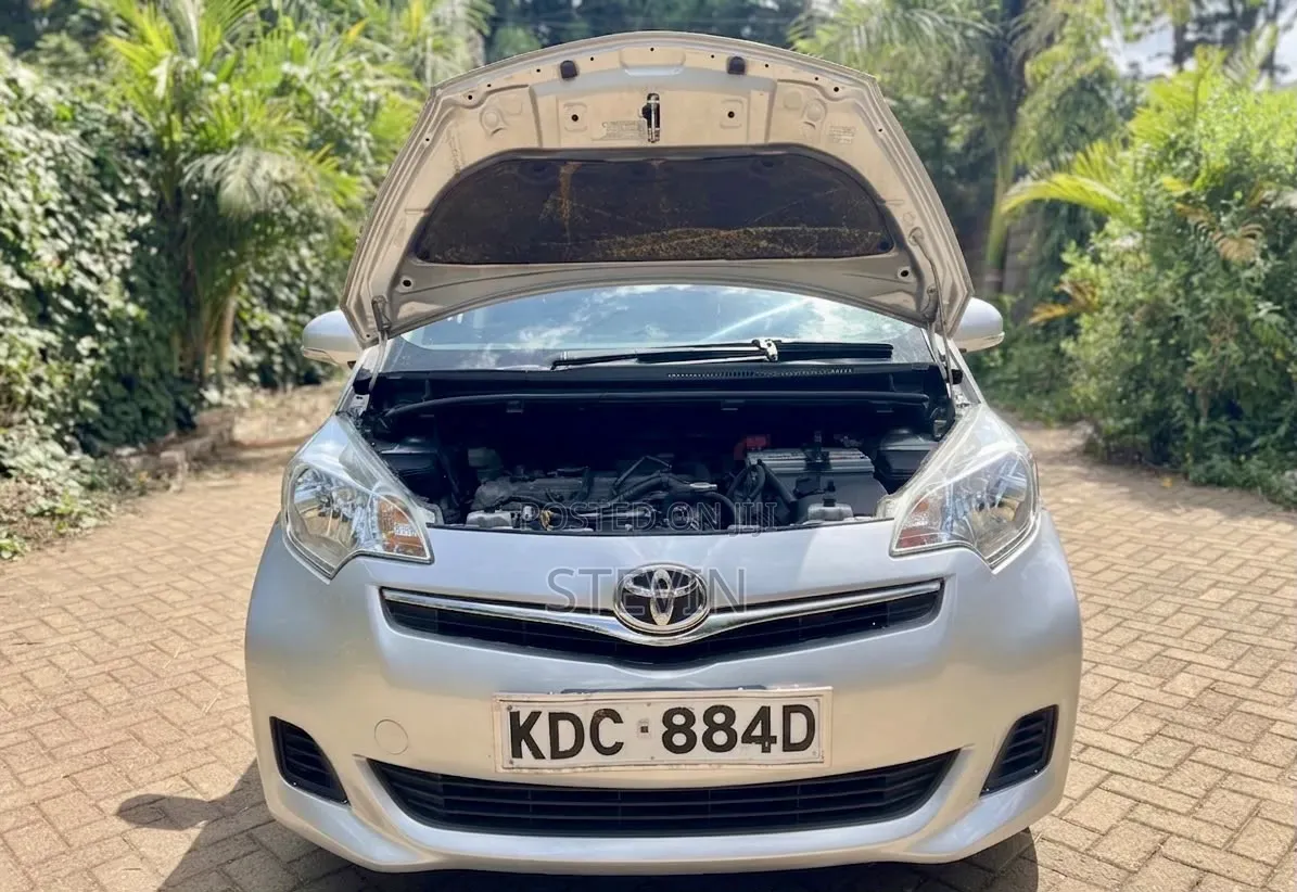 Toyota Ractis 2014 Silver