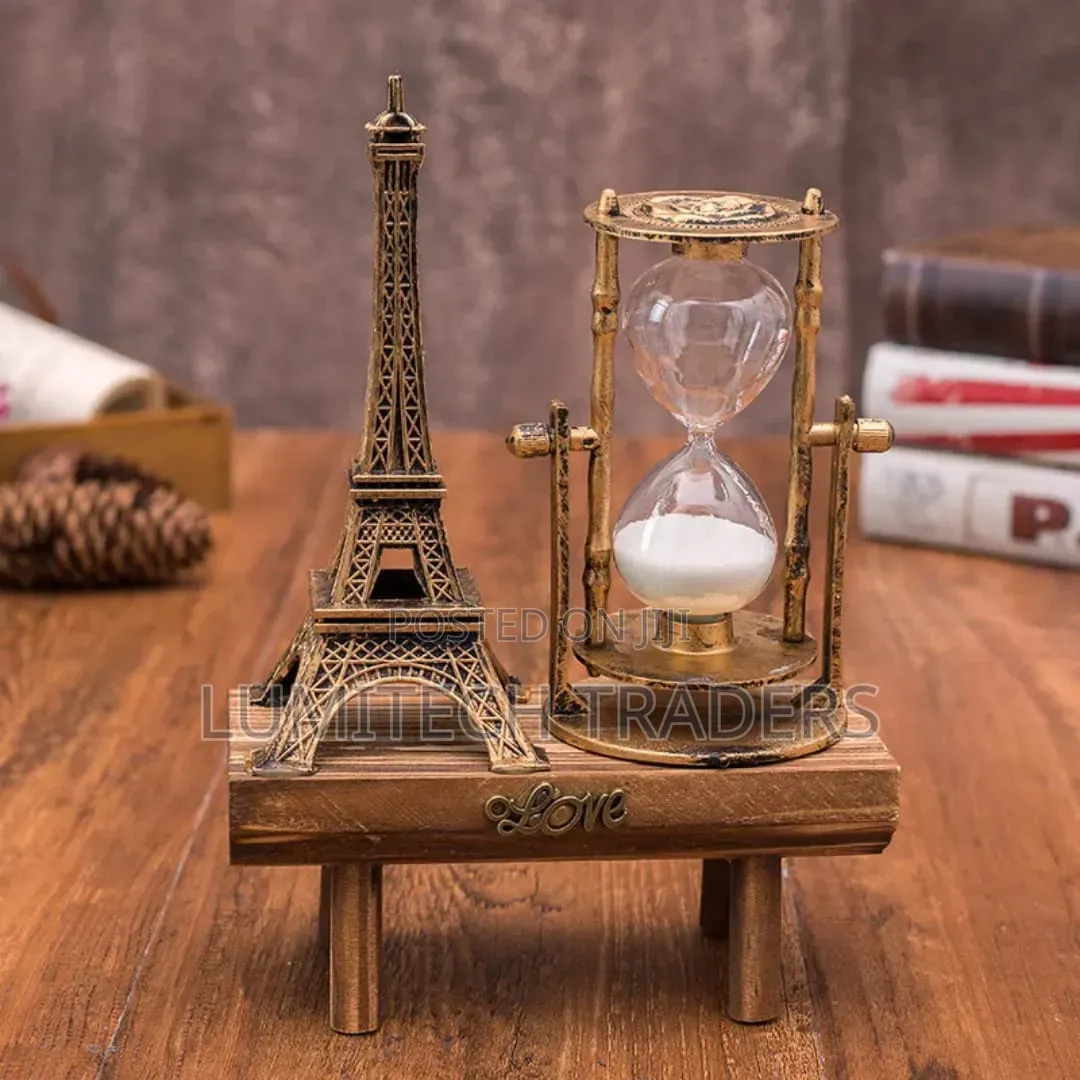 Hour Glass With Effiel Towel