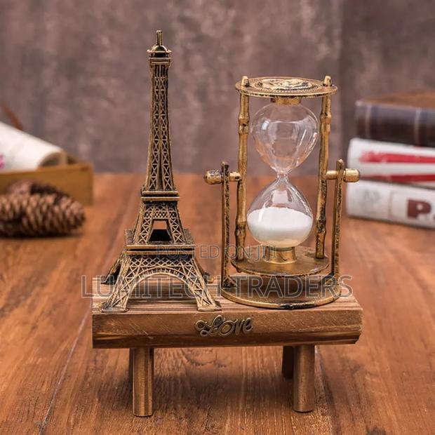 Hour Glass With Effiel Towel