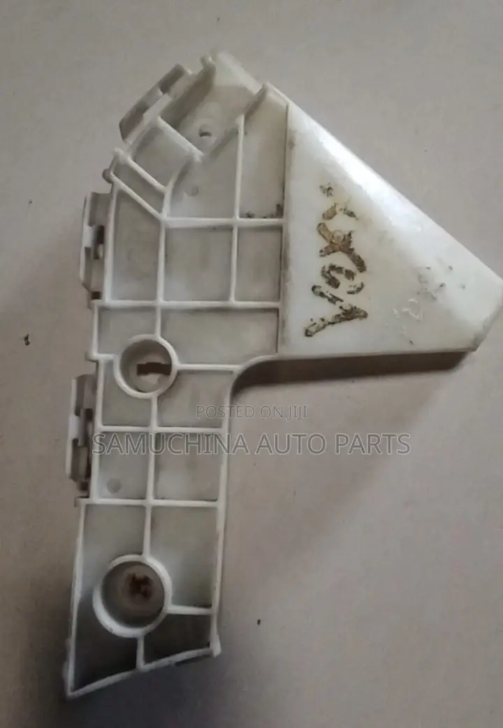 Rear Bumper Slide Toyota Voxy Zrr70