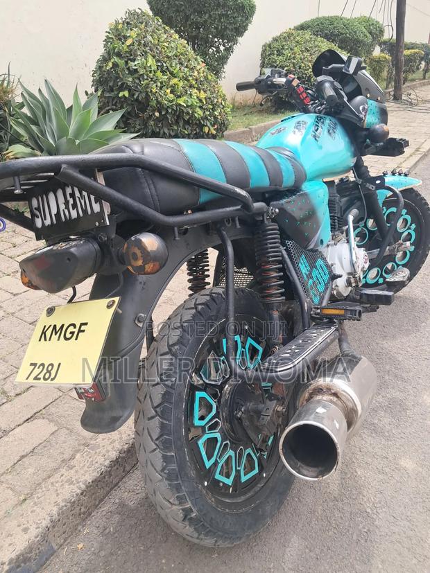Bajaj Boxer 150 UG 2024 Red