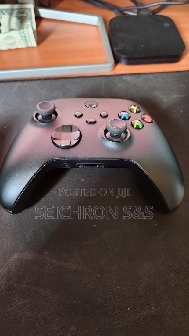 Xbox Series X/S Wireless Controller - thumbnail 3