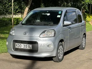 Toyota Porte 2014 Silver