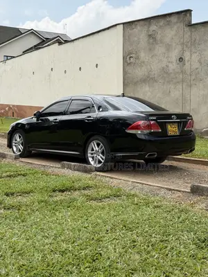 Toyota Crown 2012 Black