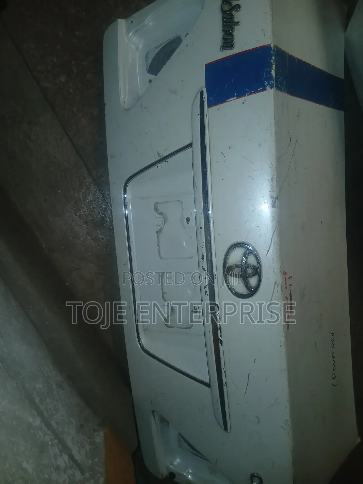 Toyota Crown Boot