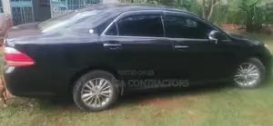 Toyota Crown 2011 Black