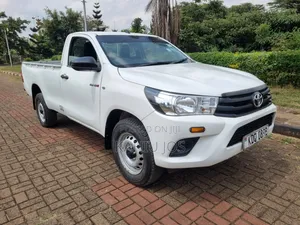 Toyota Hilux 2025 White