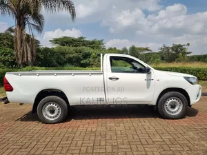 Toyota Hilux 2025 White