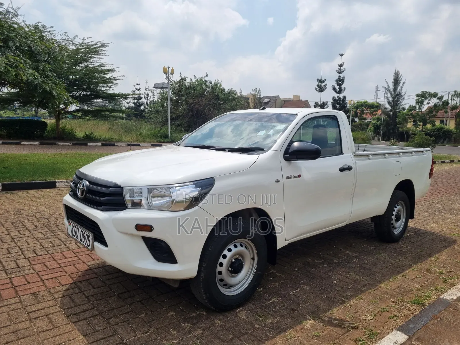 Toyota Hilux 2025 White