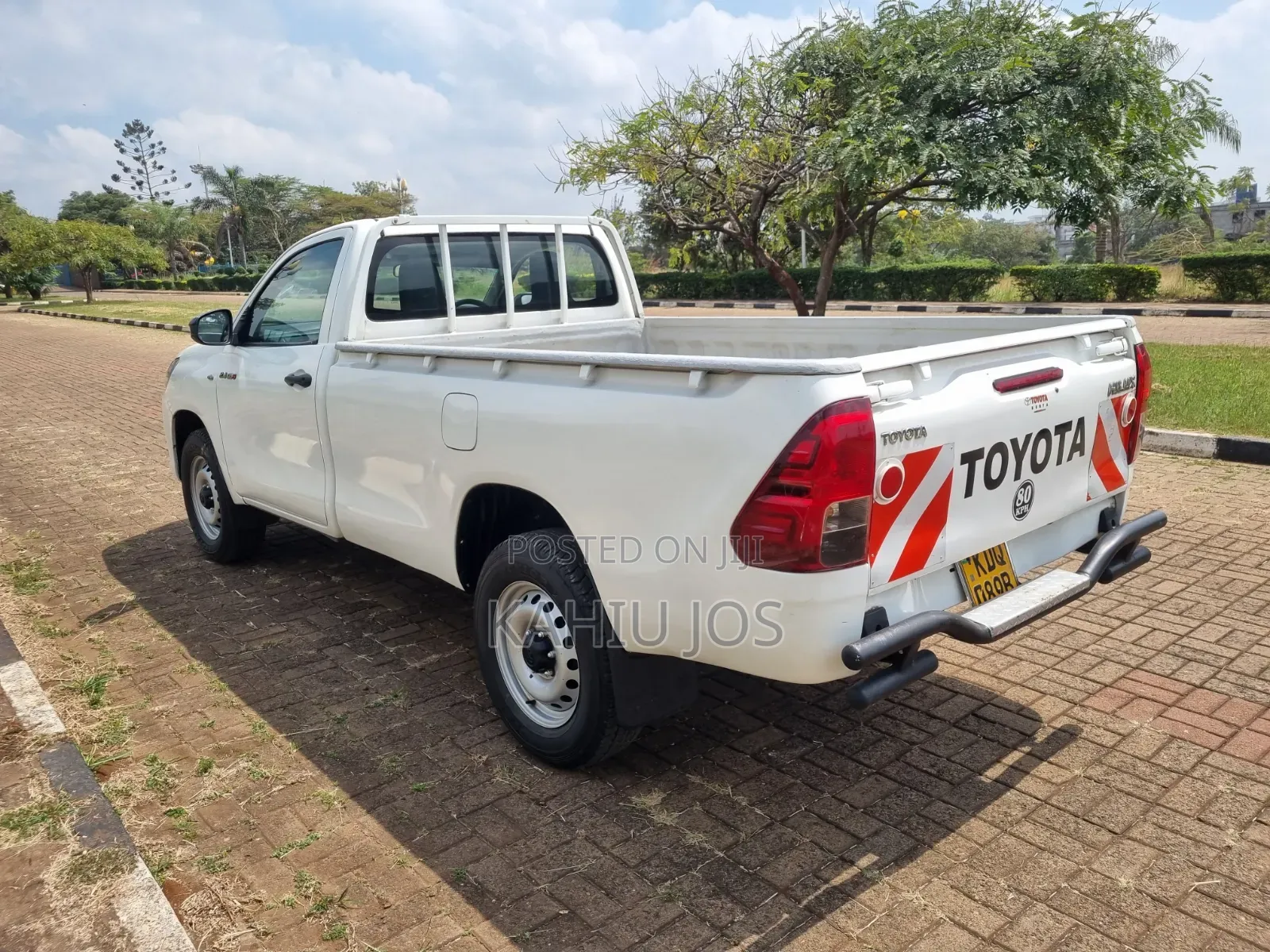 Toyota Hilux 2025 White