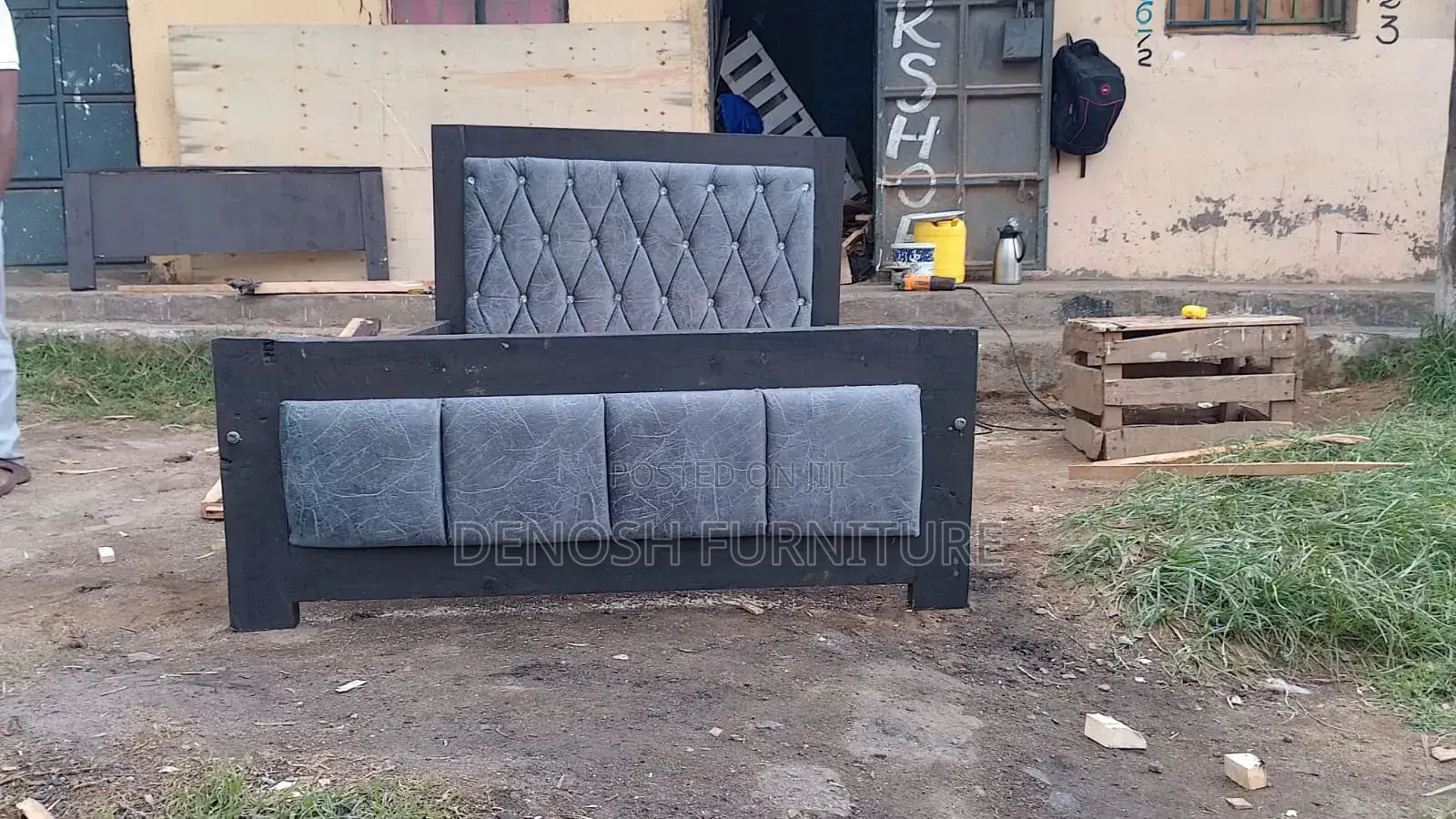 Grey 5×6 Chester Bed