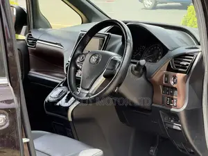 Toyota Esquire 2.0 FWD (7 seater) 2019 Purple